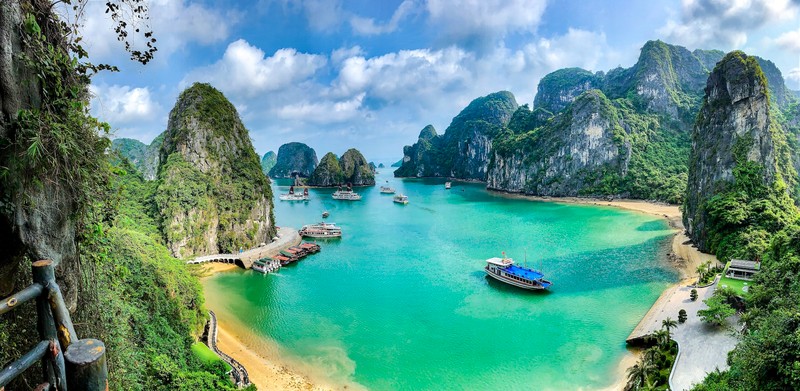 Explore the Enchanting Beauty of Vietnam: A Captivating Journey