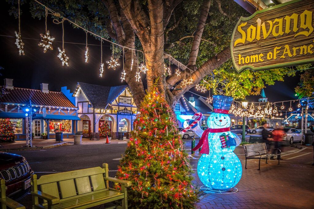 Best Small Towns to Visit This Holiday Season